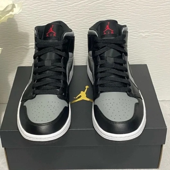 Jordan 1 shadow red